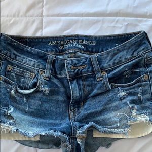 medium wash jean shorts